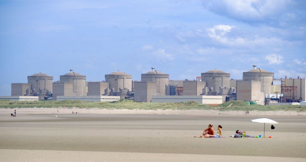 Na zdjęciu elektrownia jądrowa Gravelines we Francji, której operatorem jest EDF
