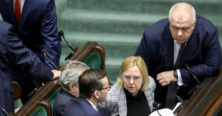 Czy przemysł będzie ograniczać produkcję? Firmy szykują się na wprowadzenie stopni zasilania