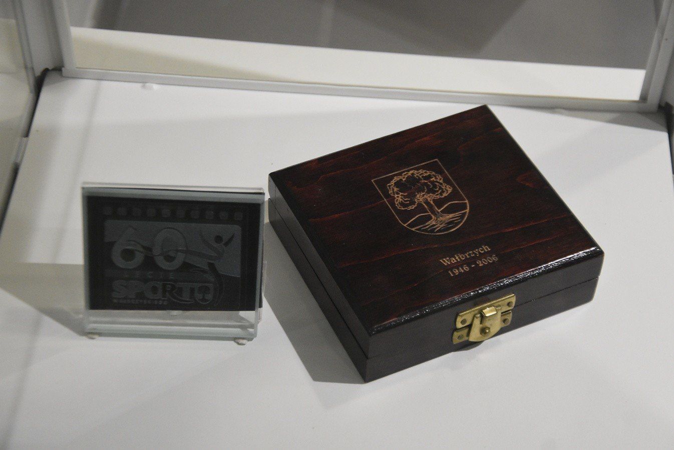 W Aqua Zdroju prezentowane sa pamiatki po Mieczysławi Młynarskim i trochę wałbrzyskiego Górnika