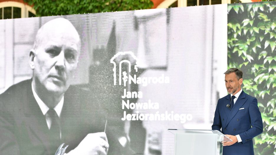 W piątek we Wrocławiu odbyła się gala, w trakcie której wręczono Nagrodę Jana Nowaka-Jeziorańskiego. W tym roku tym prestiżowym wyróżnieniem wynagrodzone zostały Swietłana Cichanouska, Maryja Kalesnikawa i Wołha Kawalkowa. Od kilku miesięcy walczą one o demokrację na Białorusi.