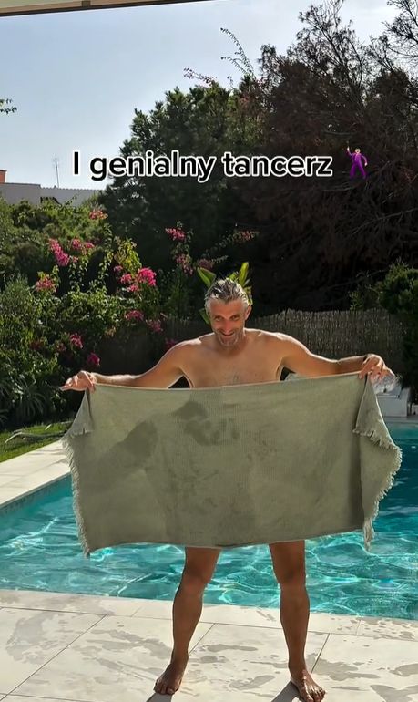 Maciej Dowbor w ręczniku