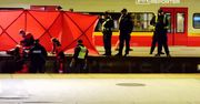 Warszawa: Dramatyczny wypadek. 19-latek przy wysiadaniu wpadł pomiędzy peron a pociąg