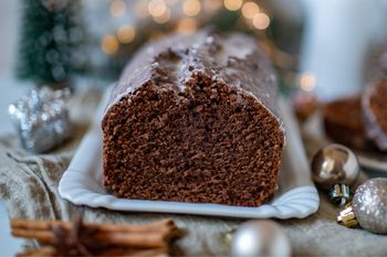 Najprostszy przepis na piernik. Wyjdzie wilgotny i można go jeść już po godzinie