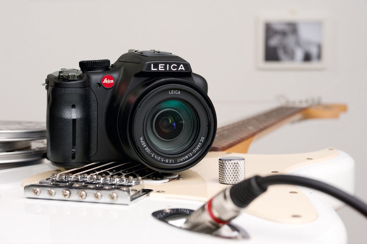 Leica V-Lux 3 - uniwersalny 24-krotny zoom i matryca CMOS 14