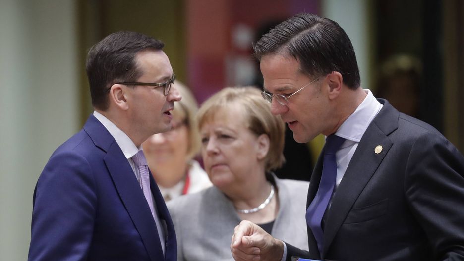 PiS i weto w UE. Holandia zaskarży Polskę do TSUE