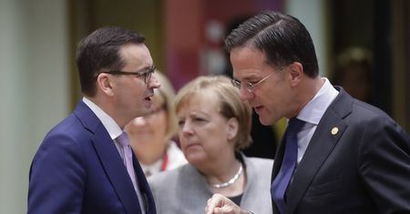 PiS i weto w UE. Holandia zaskarży Polskę do TSUE