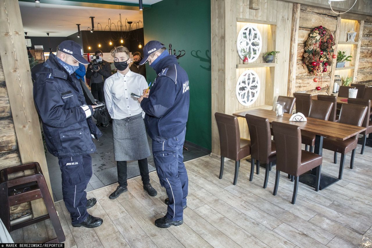 OtwieraMy. Policja towarzyszyła sanepidowi, który kontrolował lokale gastronomów