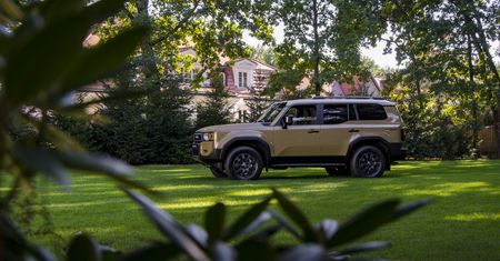 Toyota Land Cruiser 250 z opóźnieniem. Pojawiła się już cena i możliwość zapisania się na listę