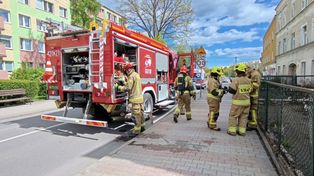 Pożar na ul. Młyńskiej w Chełmnie. Seniorka została przewieziona do szpitala