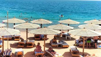 Afera w Egipcie. Chcą 1000 dolarów za wejście na plażę