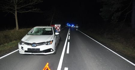 Wysiadł z auta wprost pod koła nadjeżdżającego pojazdu. Kierowca Toyoty nie miał szans na reakcję