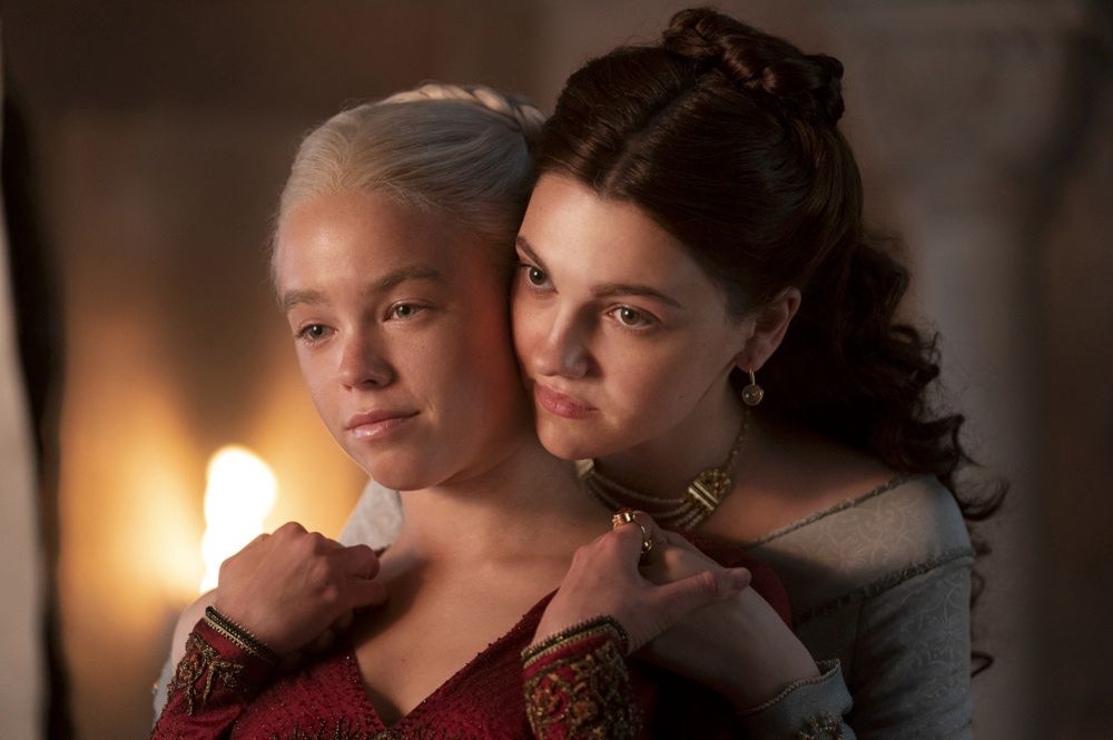 
Milly Alcock i Emily Carey grają młodsze wersje dwóch ważnych postaci "Rodu smoka": księżniczki Rhaenyry Targaryen i Alicent Hghtower
