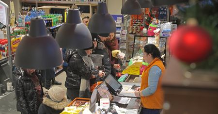 Koniec zerowego VAT na żywność. Ceny tych produktów pójdą w górę. Długa lista