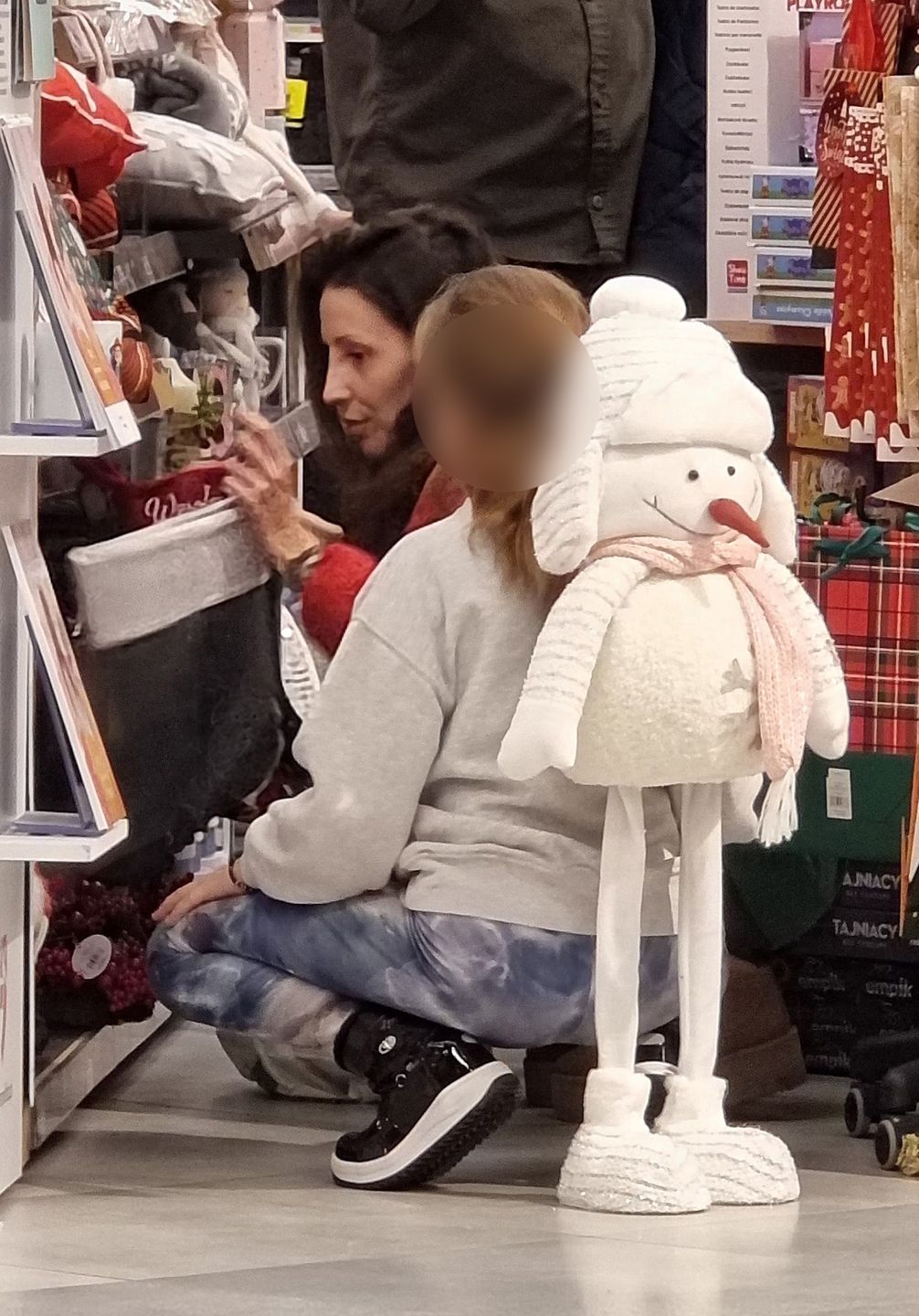 Marcin Hakiel na zakupach z córką i partnerką