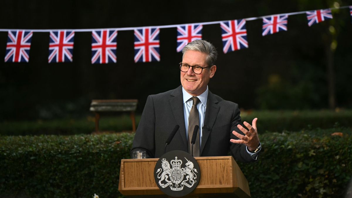LONDON, ENGLAND - SEPTEMBER 17: UK Prime Minister Keir Starmer delivers a speech in the garden of 10 Downing Street, ahead of a reception in for athletes from Team GB and Paralympics GB on September 17, 2024 in London, England. Team GB won 65 medals at the Paris Olympics 2024, equalling the tally from London 2012. Team Paralympics GB won 124 medals; 49 gold, 44 silver and 31 bronze. (Photo by Justin Tallis - WPA Pool/Getty Images)