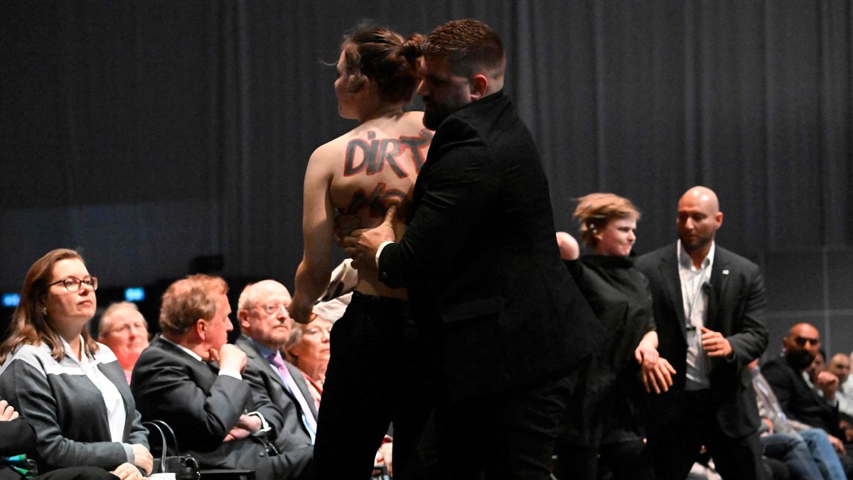 Aktywiści przerwali doroczne walne zgromadzenie grupy VW w Berlinie