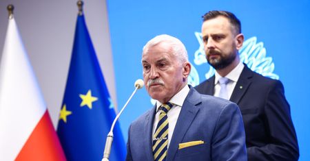 Rosyjskie ataki hybrydowe w Polsce. Gen. Bieniek: Służby w gotowości
