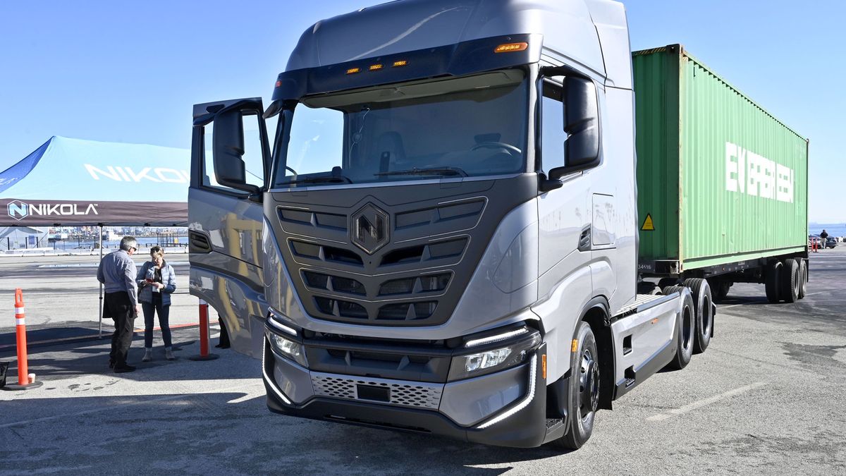 Pierwsze ciężarówki Nikoli zostały dostarczone w grudniu 2021 r. - po tym, jak Trevor Milton odszedł ze stanowiska i usłyszał zarzuty. 