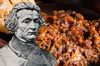 Mickiewicz się zachwycał jego "cudną wonią". Taki bigos gotowano w "Panu Tadeuszu"