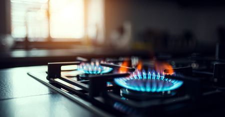 Rosyjski gaz płynie do Niemiec. Ceny surowca spadają