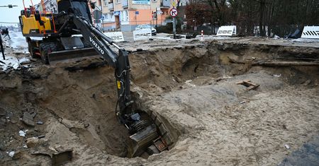 "Niesamowite zaskoczenie". Dokopali się do zabytkowego mostu