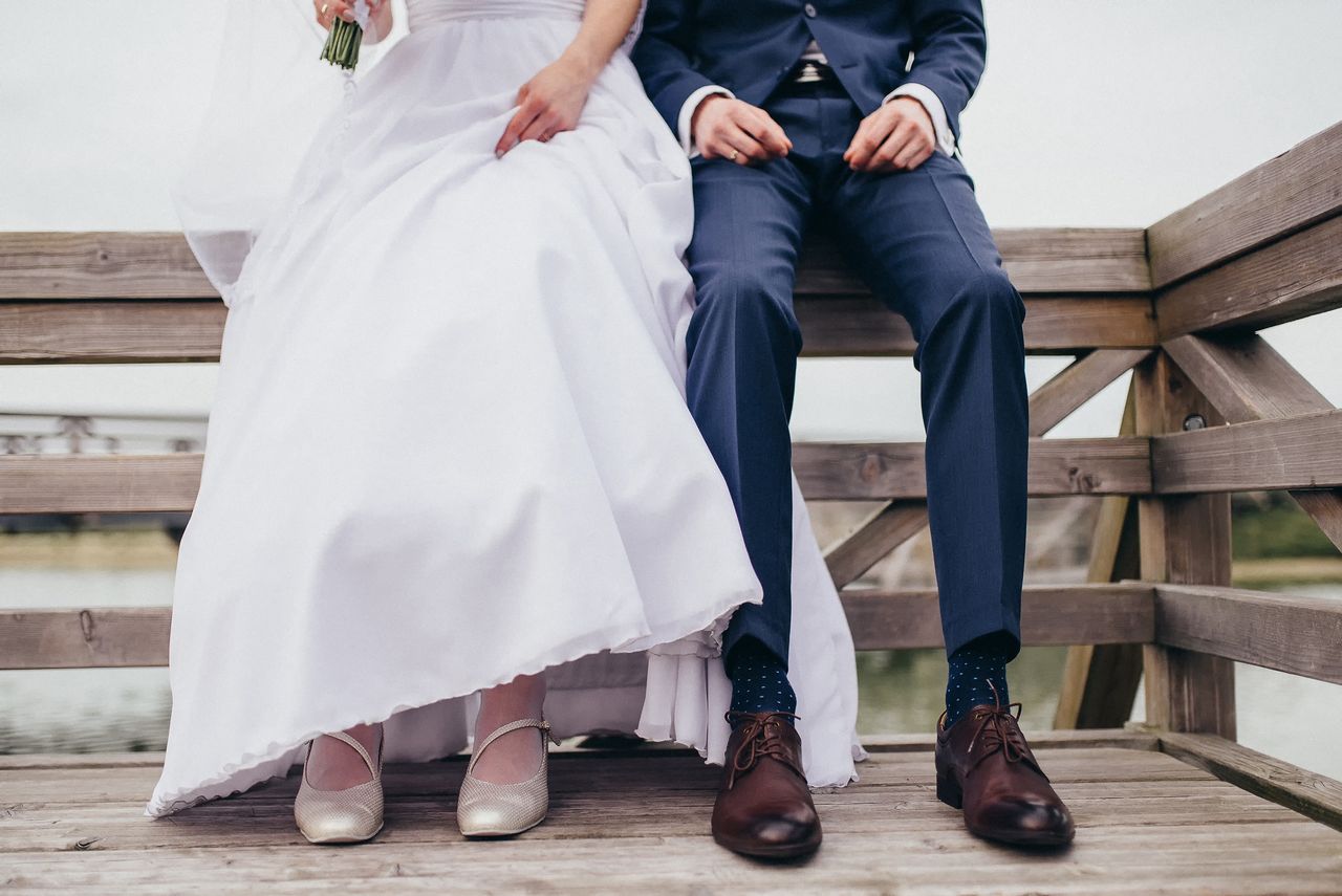 According to American economists, partners in marriages are becoming increasingly similar to each other, for example in terms of education level.