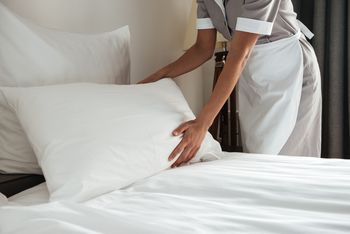 Pracowała jako pokojówka. Mówi, czego nie używać w hotelu