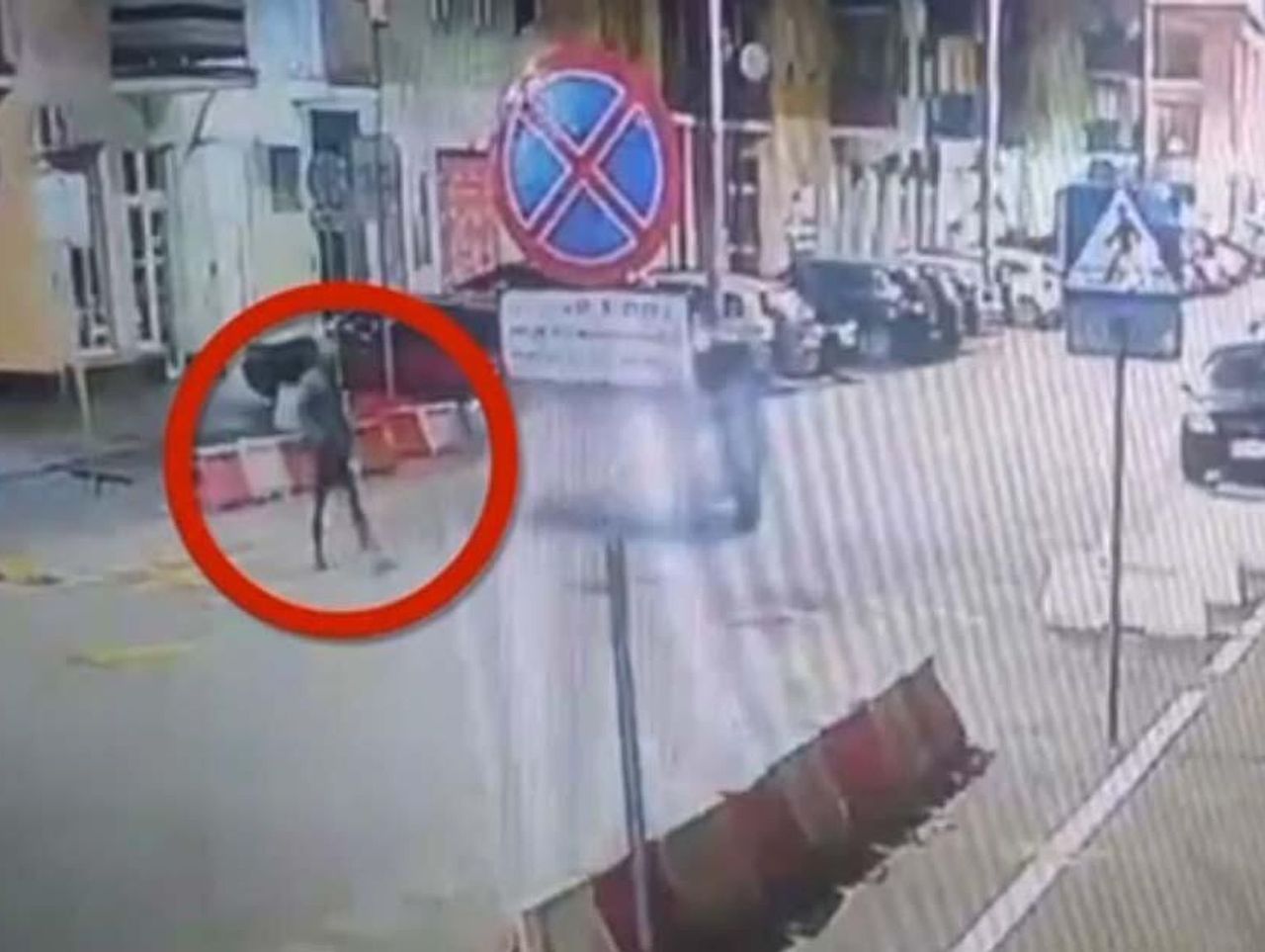 Warszawa: 80-latek potrącił chłopaka,  przejechał po nim i odjechał