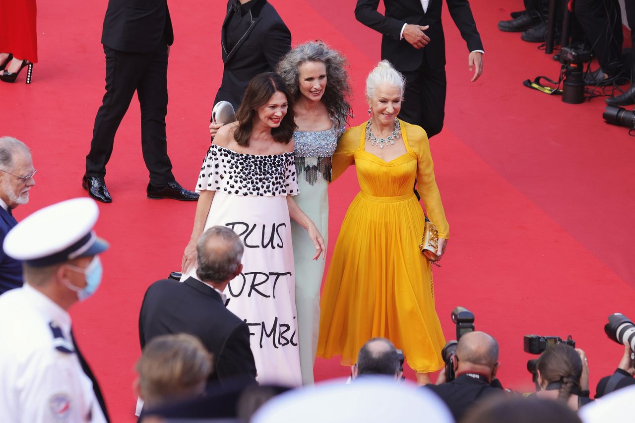 ANDIE MACDOWELL I HELEN MIRREN - AMBASADORKI L'ORÉAL PARIS PODCZAS 74. FESTIWALU FILMOWEGO W CANNES