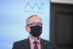 Koronawirus w Polsce. Adam Niedzielski zaniepokojony tłumami na stokach