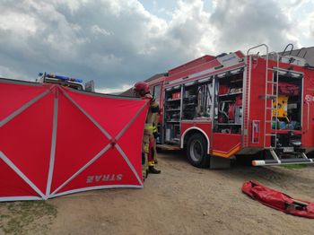 Podlasie: Klapa belownicy przygniotła mężczyznę. Interweniował śmigłowiec LPR