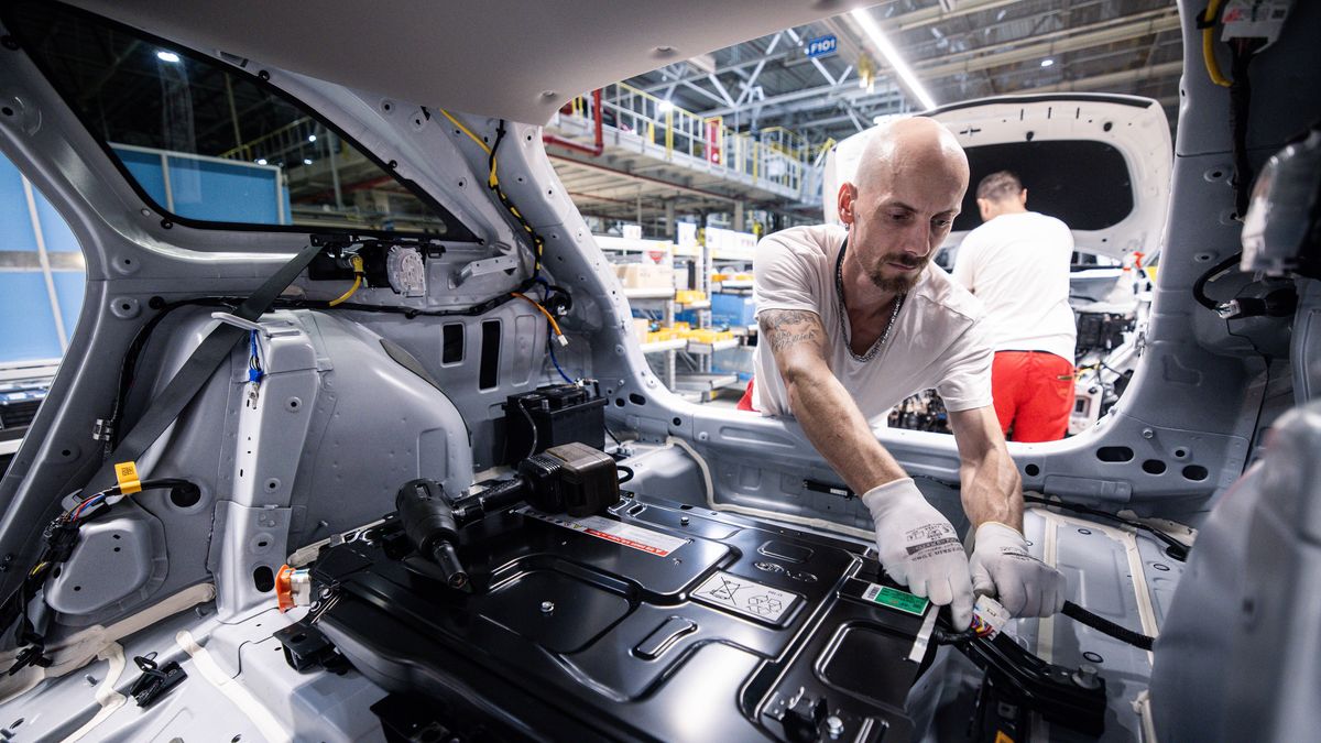 Materiały katodowe wykorzystywane są m.in. w bateriach aut elektrycznych - zdjęcie ilustracyjne