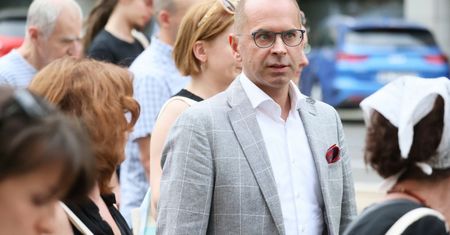 Szczerba znów uderza w Sasina i PiS. "Kolejne pół miliona"
