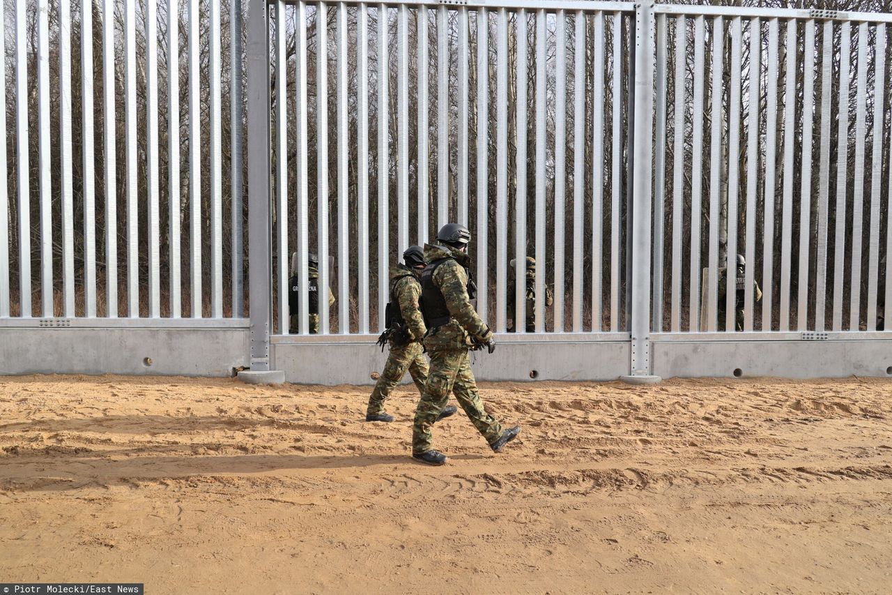 Ranny żołnierz przy granicy z Białorusią. "Został obrzucony kamieniami"