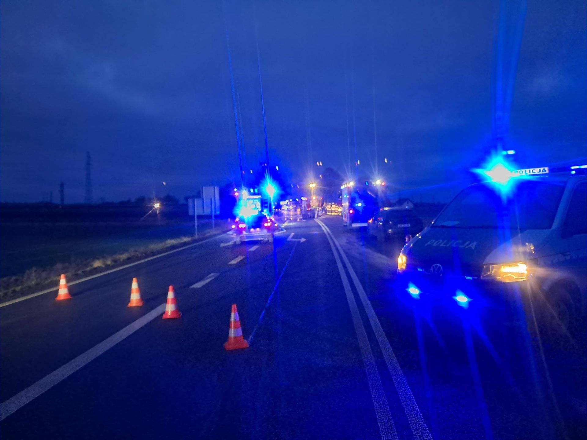 Zdjęcia z akcji służb po wypadku 