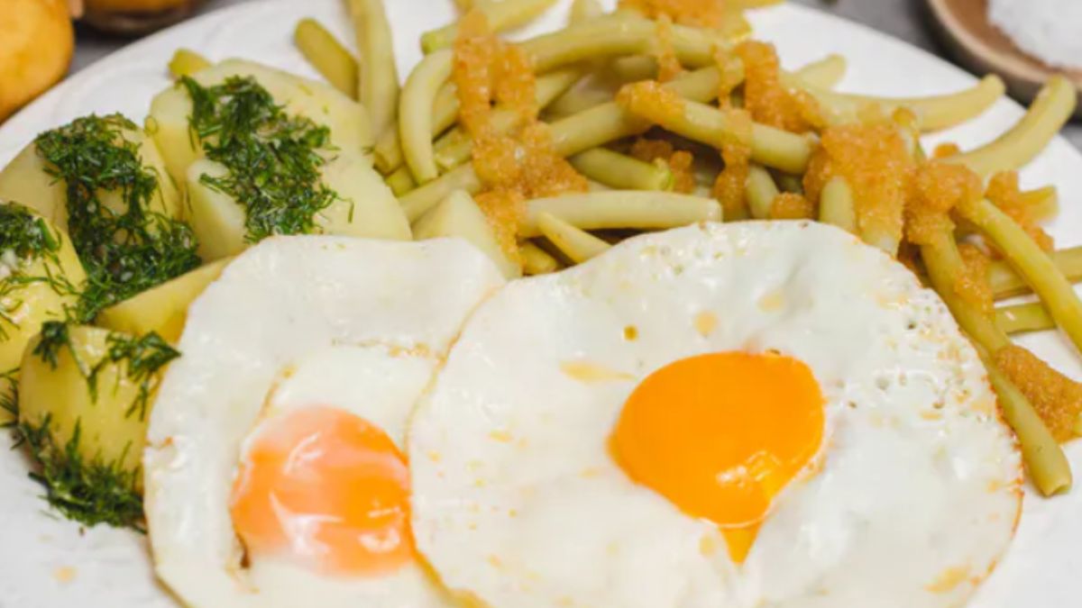 Jajko sadzone z ziemniakami i fasolką - Pyszności