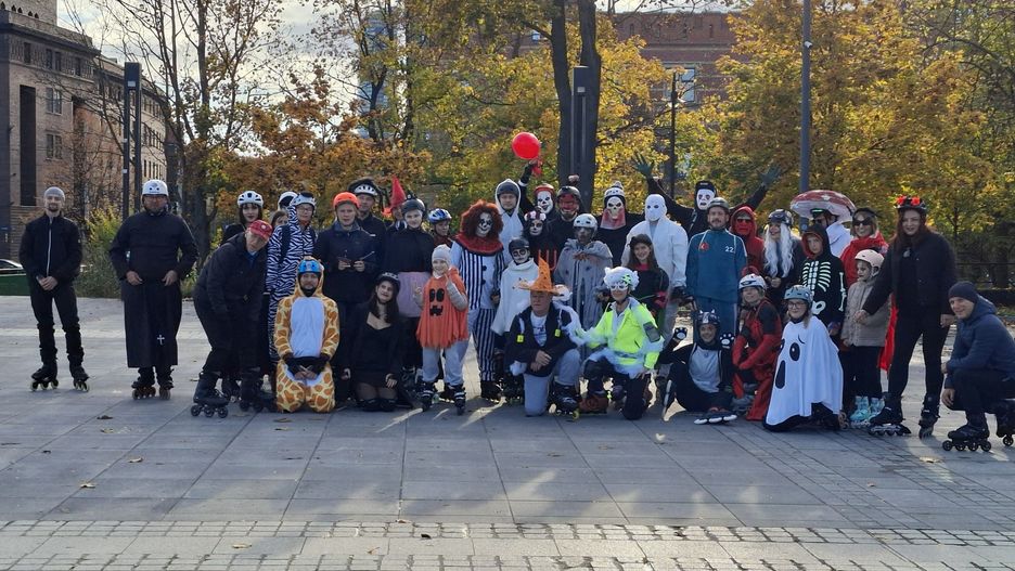 Halloweenowy przejazd na rolkach z Urban Dingues