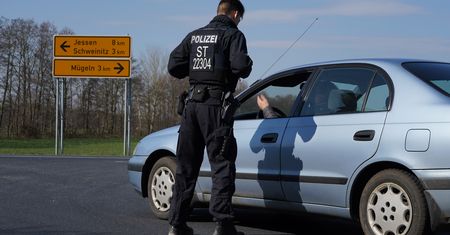 W Niemczech utrata prawa jazdy od przekroczenia prędkości o 21 km/h. Co się stanie z polskimi prawami jazdy?