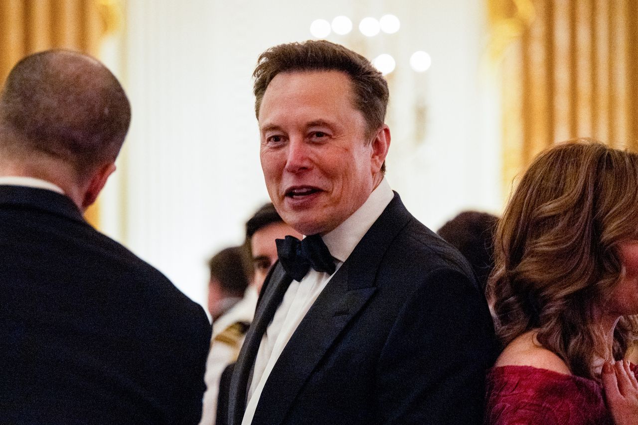 Musk inwestuje. Media: miliard dolarów dla nowego właściciela TVN
