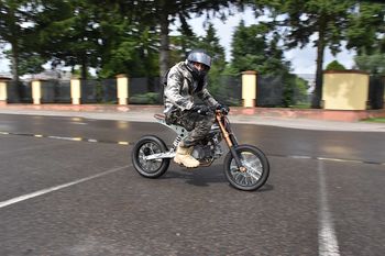 Człuchów: Wyjątkowy motocykl podczas Cafe Racer Sprint. Miał silnik diesla!