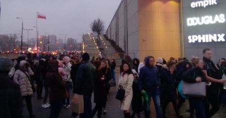 Alarm bombowy w galerii handlowej VIVO Lublin. Klienci nie mogli odebrać swoich samochodów