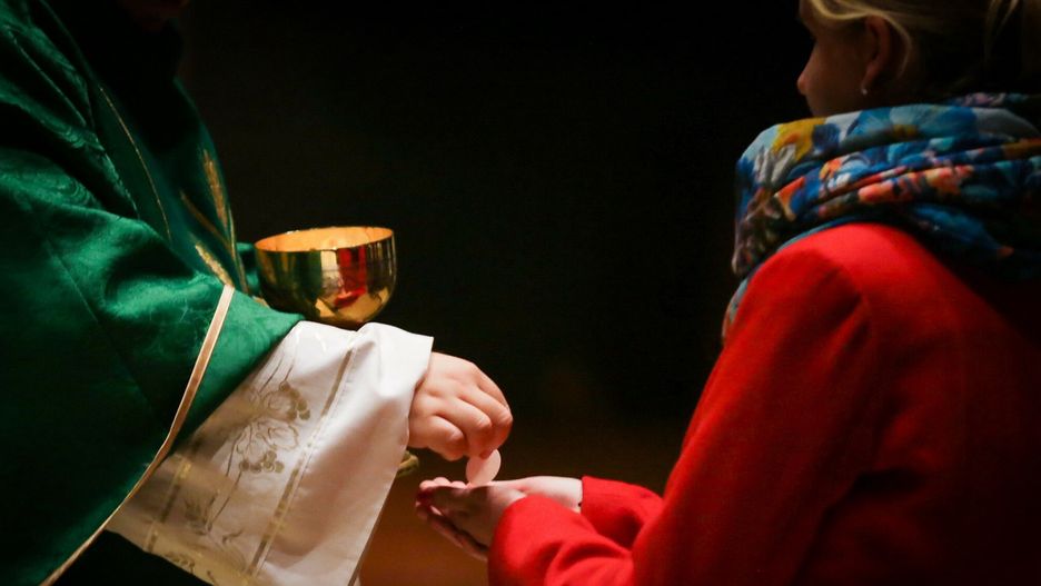 Sondaż. Młodzi ludzie krytyczni wobec Kościoła