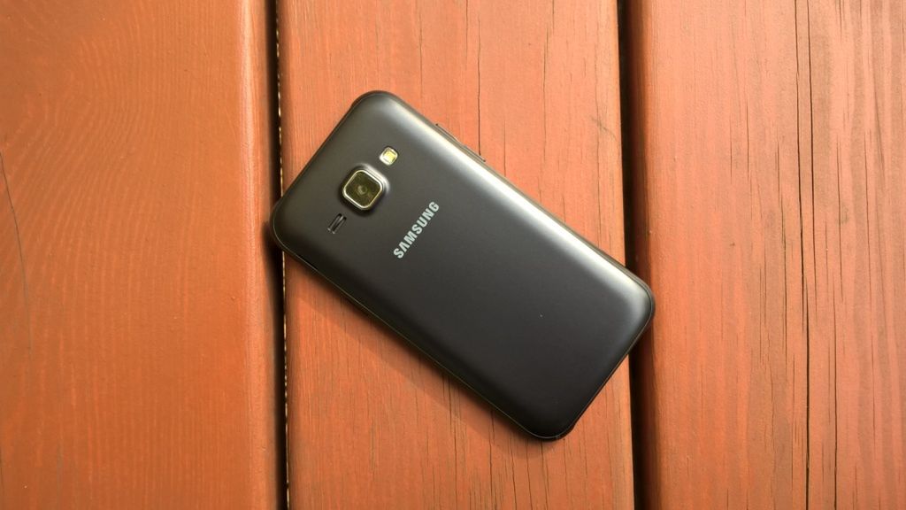 Samsung Galaxy J1 - test i recenzja smartfona za mniej niż 400 zł