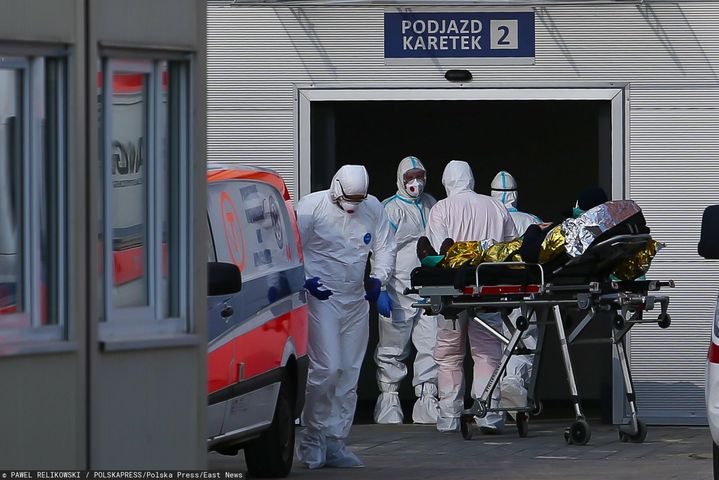 Rekord zakażeń koronawirusem w Polsce. Dr Karauda: "To jest czarny dzień w historii pandemii w naszym kraju"