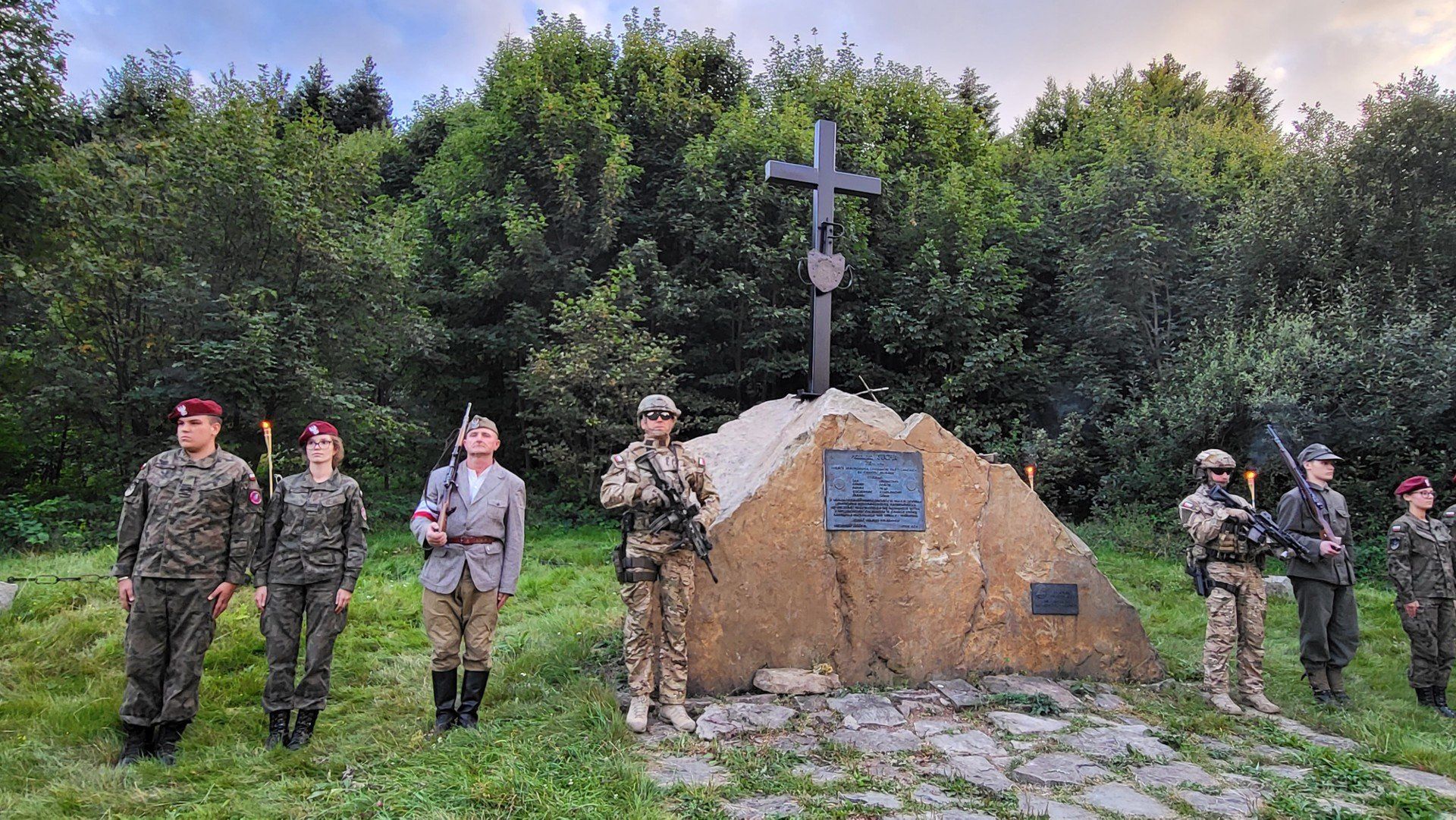 Noc, góry i wysiłek, czyli XIV Marsz &#34;Śladami gen. Nila - Od zmierzchu do świtu&#34;