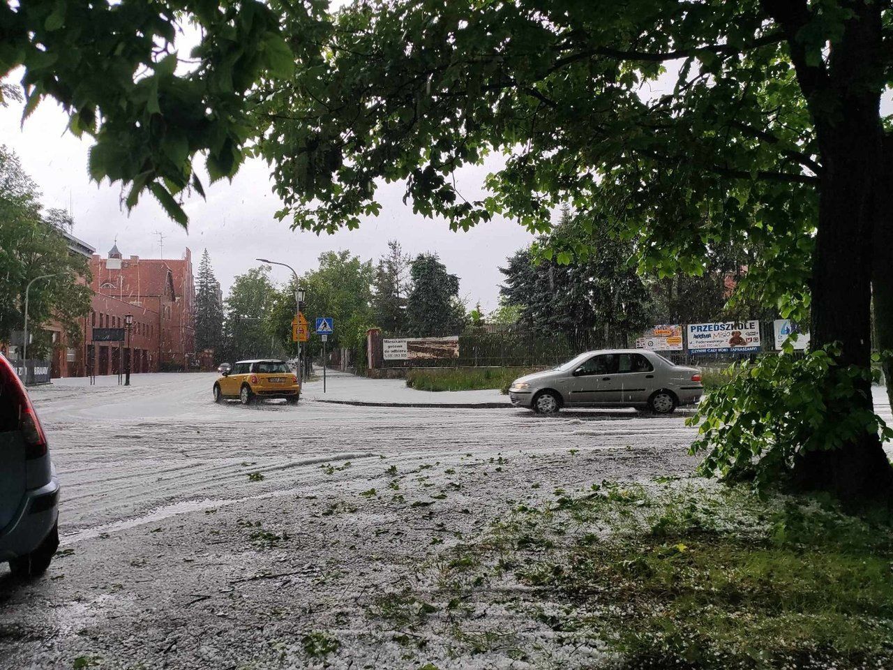 Minął rok od nawałnicy w Gnieźnie. Przypominamy obrazy po katastrofie
