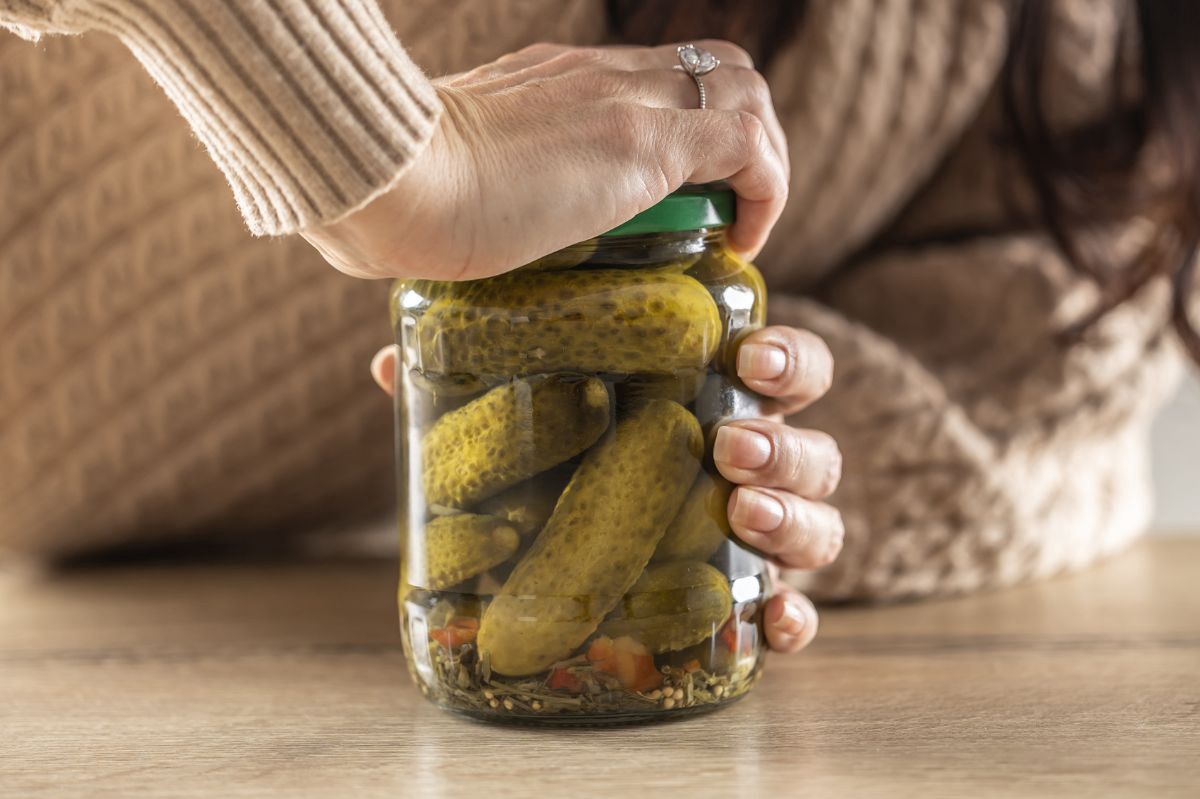 Unlocking homemade preserves: Techniques for effortless access