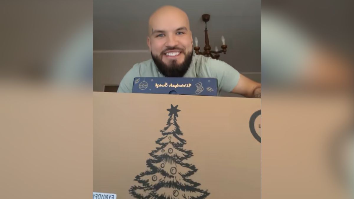 Pokazał, co Biedronka daje pracownikom na święta.