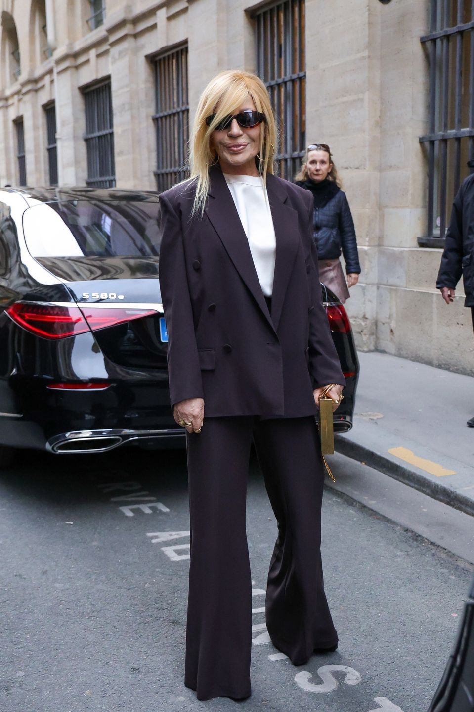 Odmieniona Donatella Versace maszeruje na imprezę YSL