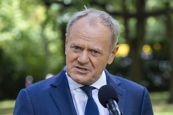Tusk reaguje na słowa Czarnka o Ukrainie. Mocny wpis